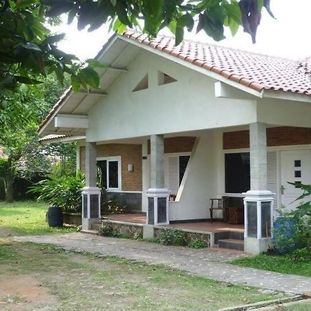Intan Hotel Purwakarta Exterior photo