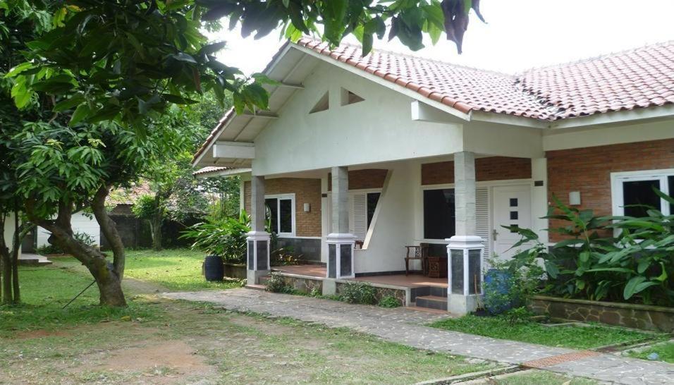 Intan Hotel Purwakarta Exterior photo