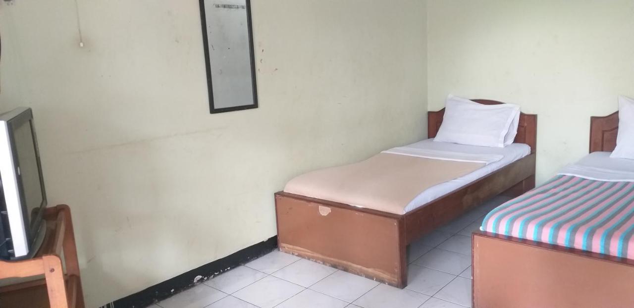 Intan Hotel Purwakarta Exterior photo
