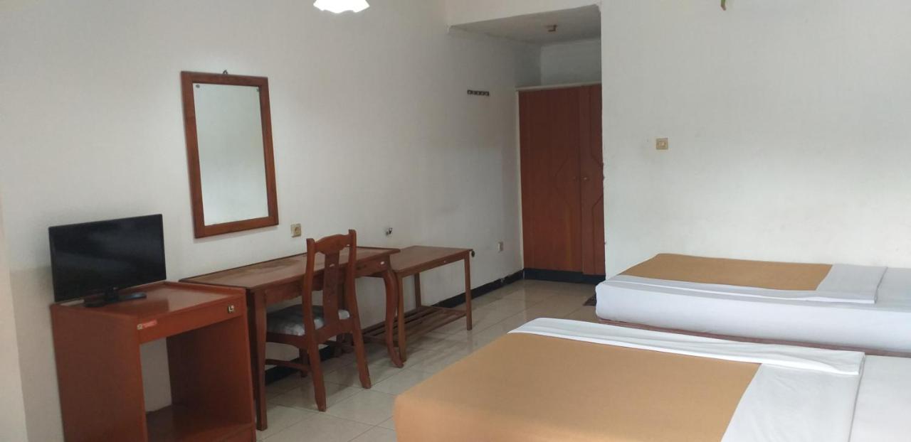 Intan Hotel Purwakarta Exterior photo
