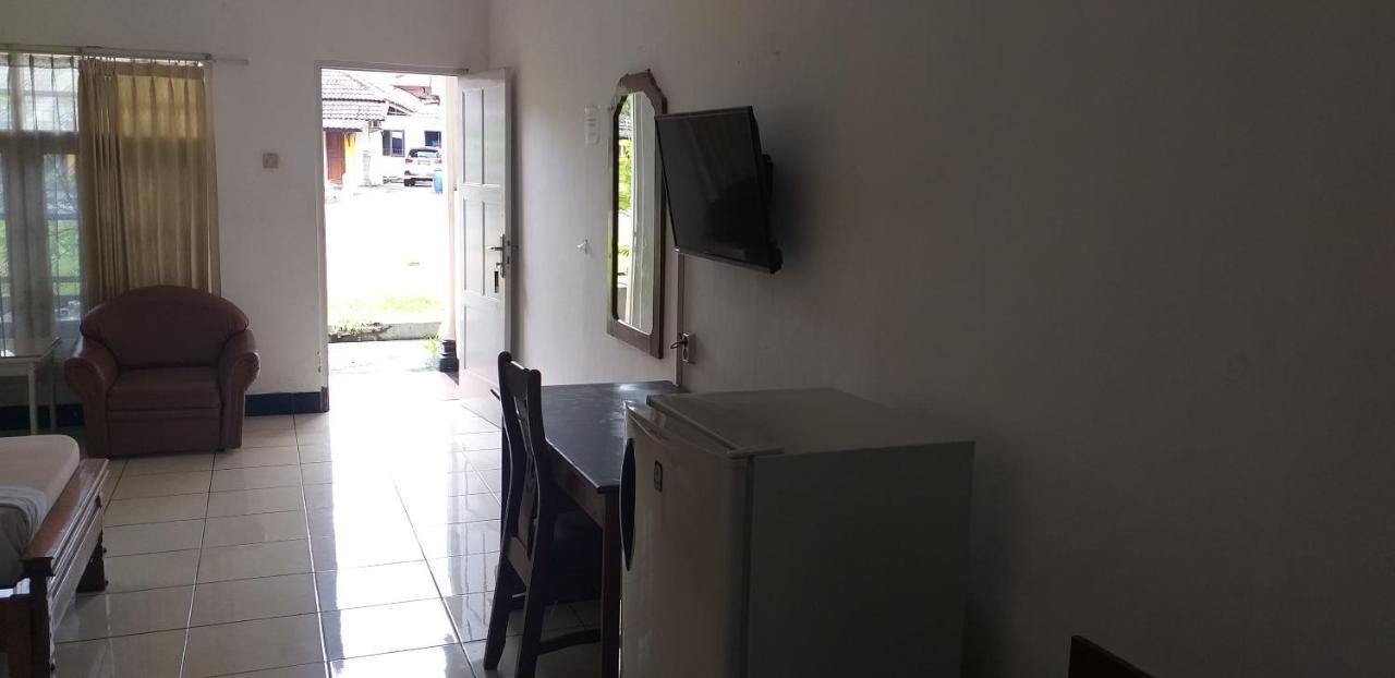 Intan Hotel Purwakarta Exterior photo
