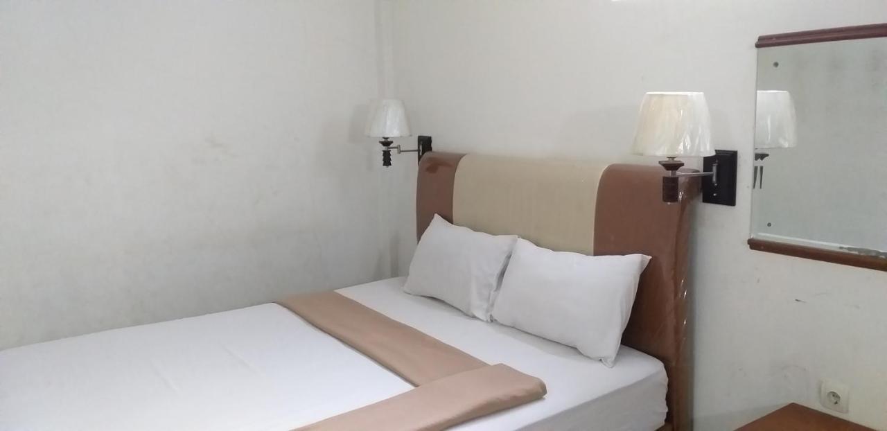 Intan Hotel Purwakarta Exterior photo