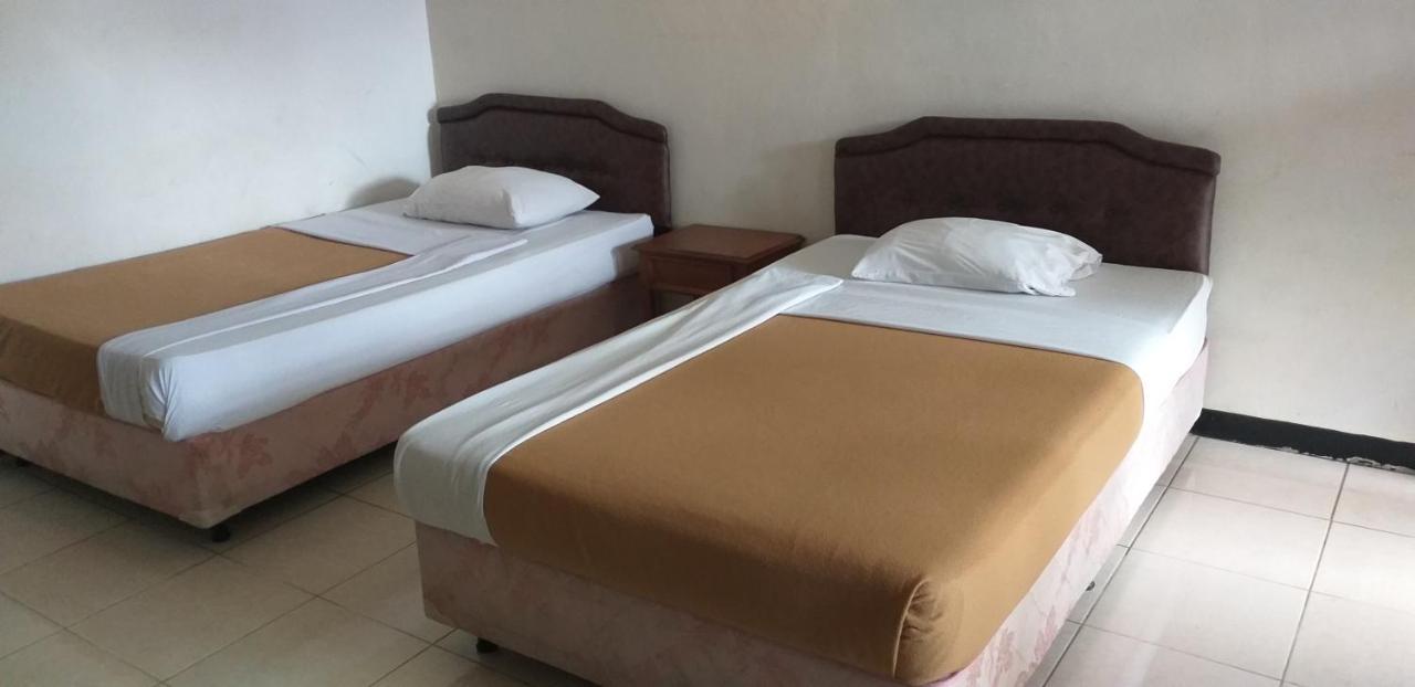 Intan Hotel Purwakarta Exterior photo