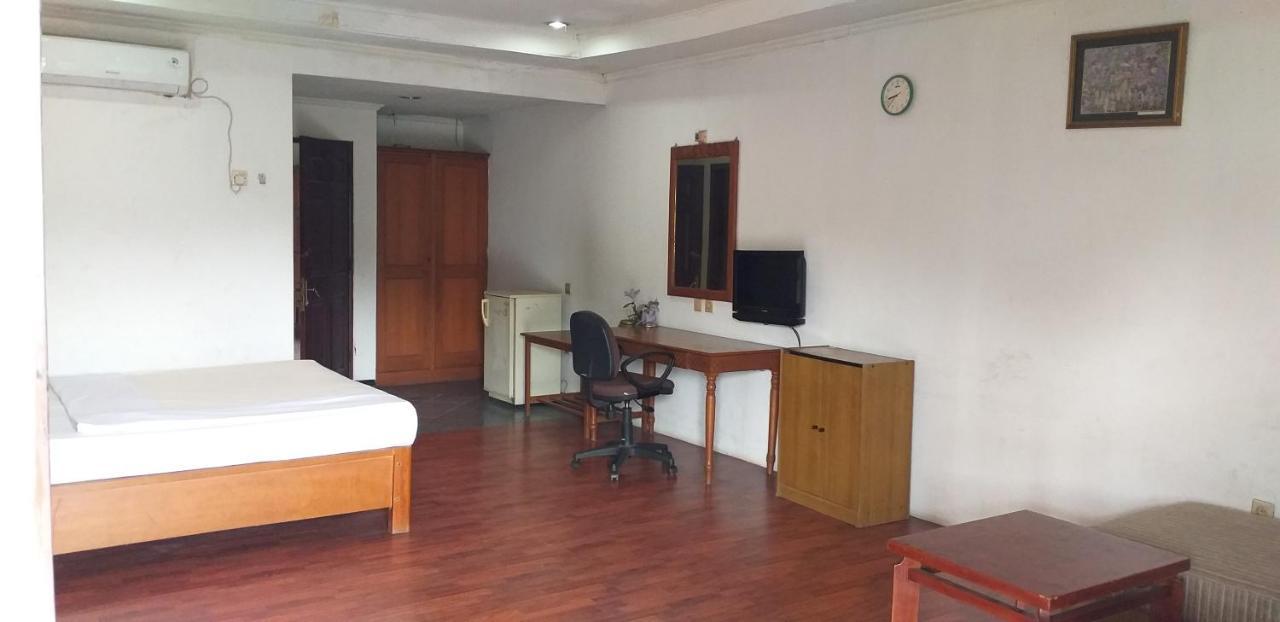 Intan Hotel Purwakarta Exterior photo