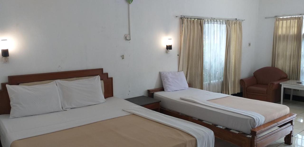Intan Hotel Purwakarta Exterior photo