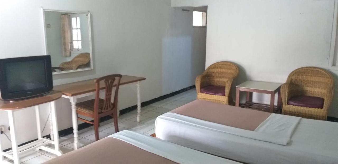 Intan Hotel Purwakarta Exterior photo