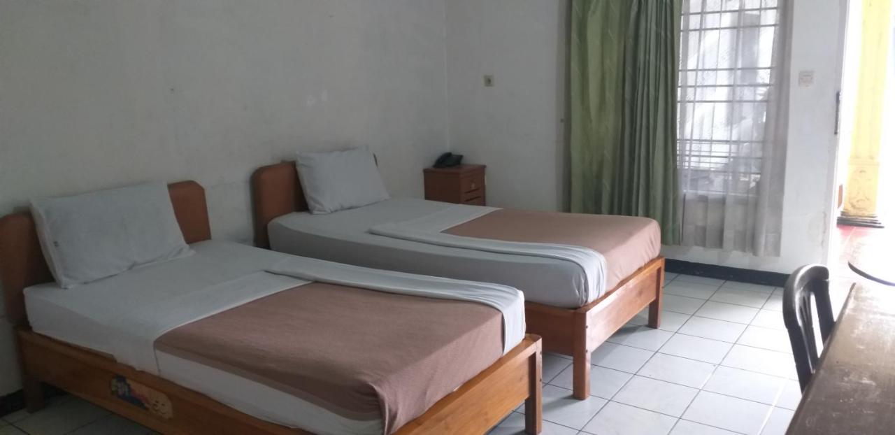 Intan Hotel Purwakarta Exterior photo