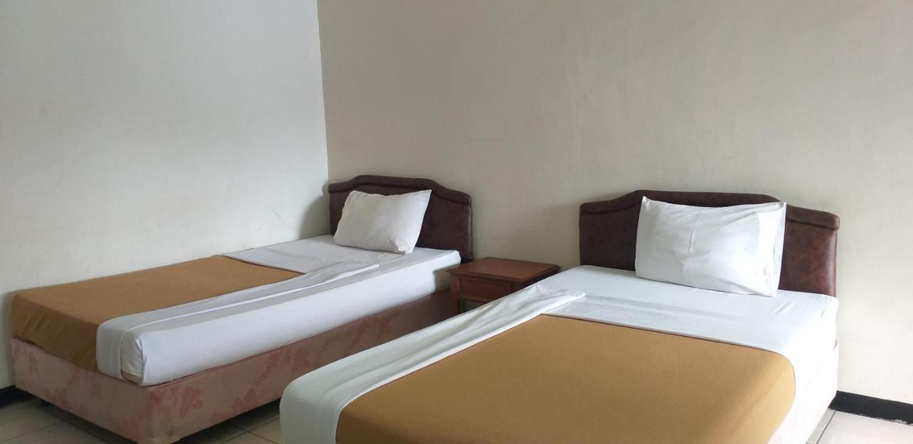 Intan Hotel Purwakarta Exterior photo