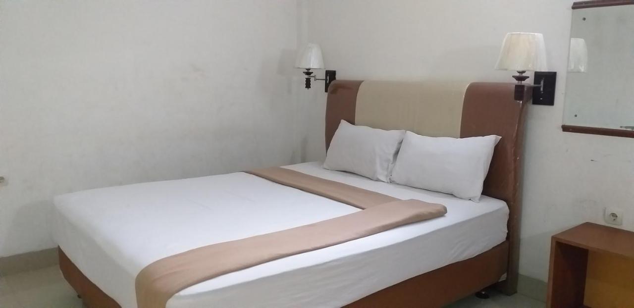 Intan Hotel Purwakarta Exterior photo