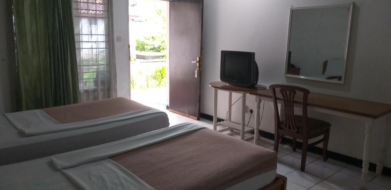 Intan Hotel Purwakarta Exterior photo