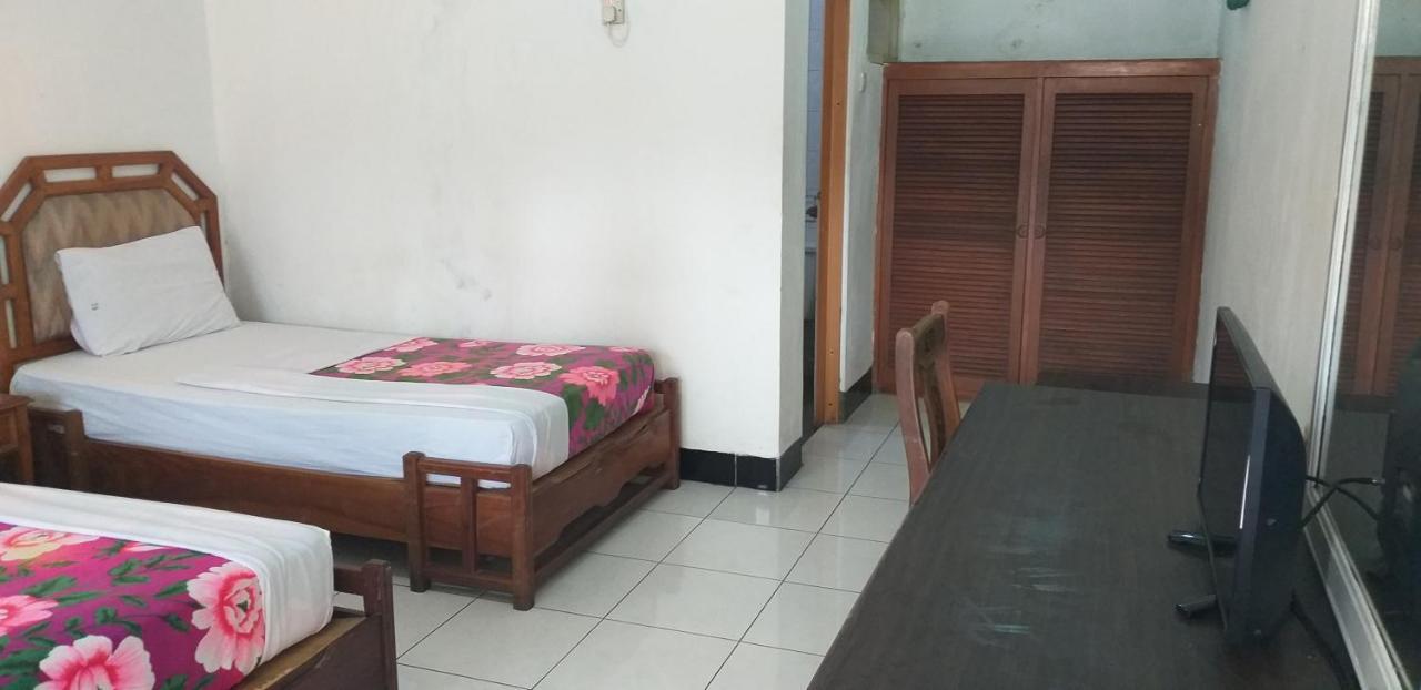 Intan Hotel Purwakarta Exterior photo
