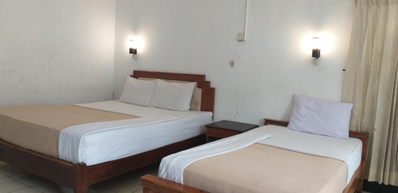 Intan Hotel Purwakarta Exterior photo