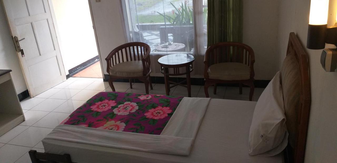 Intan Hotel Purwakarta Exterior photo