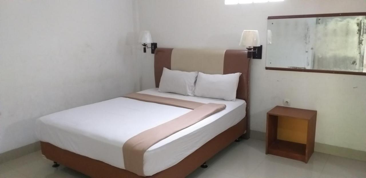 Intan Hotel Purwakarta Exterior photo