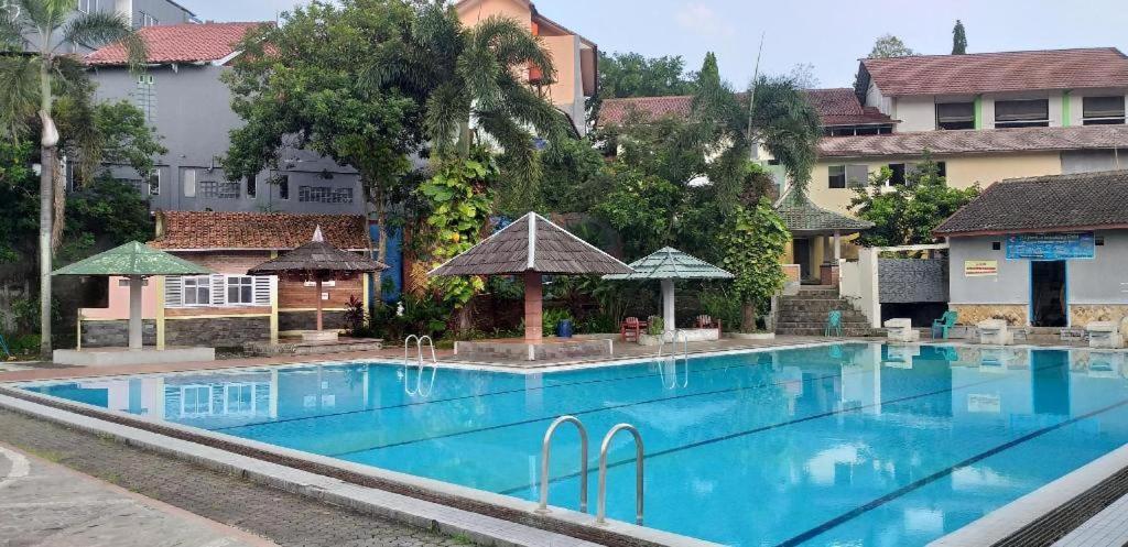 Intan Hotel Purwakarta Exterior photo